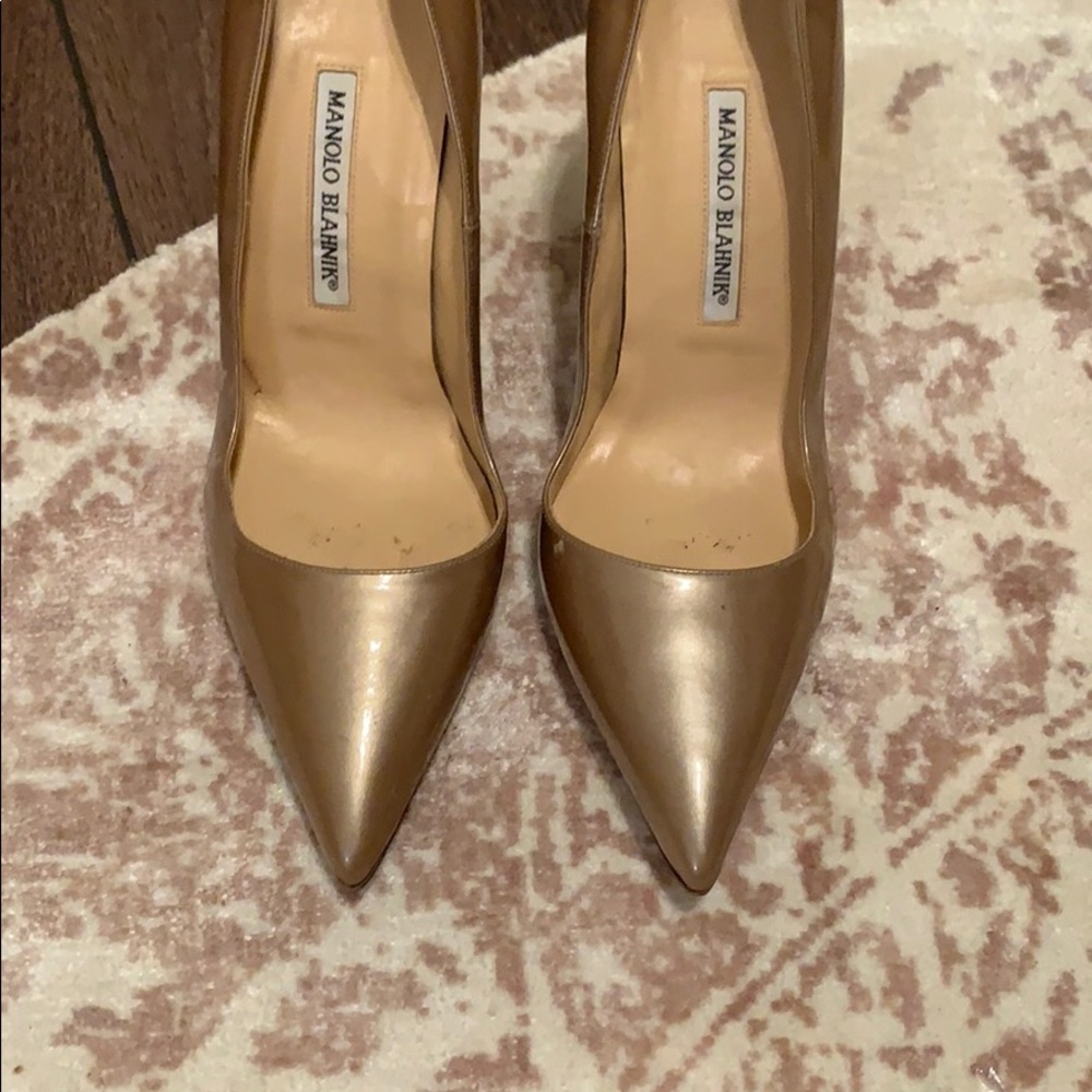 Manolo Blahnik Bb Gold/Champagne Patent 40